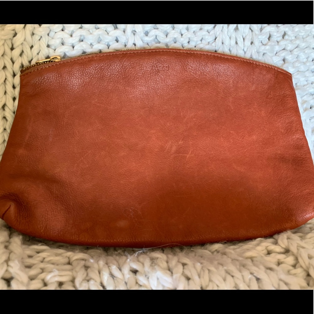 Baggu: leather pouch in beautiful cognac leather